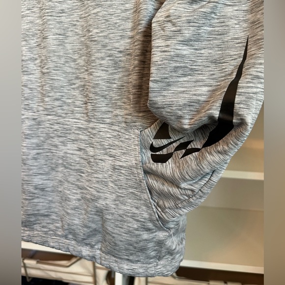 Nike Big Boys Comfort Dri-fit Fleece Training Top - Picture 4 of 8